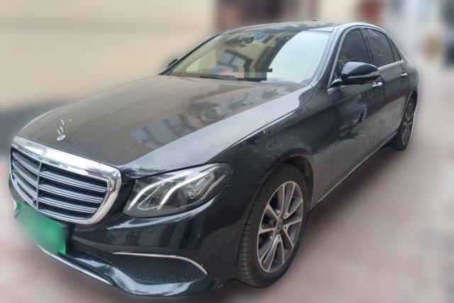 Ojetý Mercedes-Benz E-Class 2017 E 300 L Luxury Model