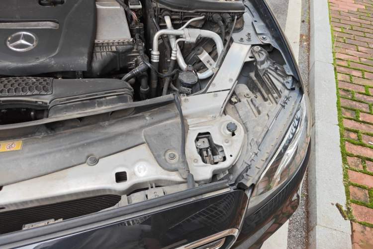 Used Mercedes-Benz E-Class 2017 E 300 Sport Edition Engine Bay Left