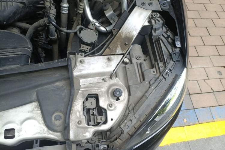 Used Mercedes-Benz E-Class 2017 E 300 L Luxury Model Engine Bay Left