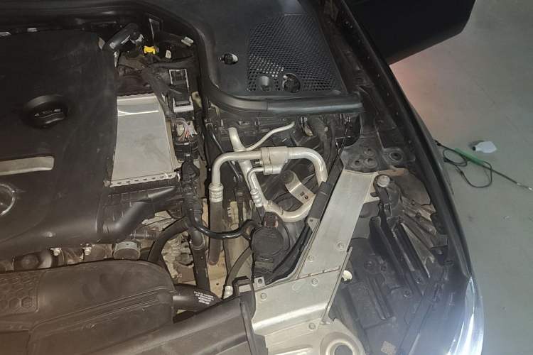 Used Mercedes-Benz E-Class 2017 E 200 Sport 4MATIC Engine Bay Left