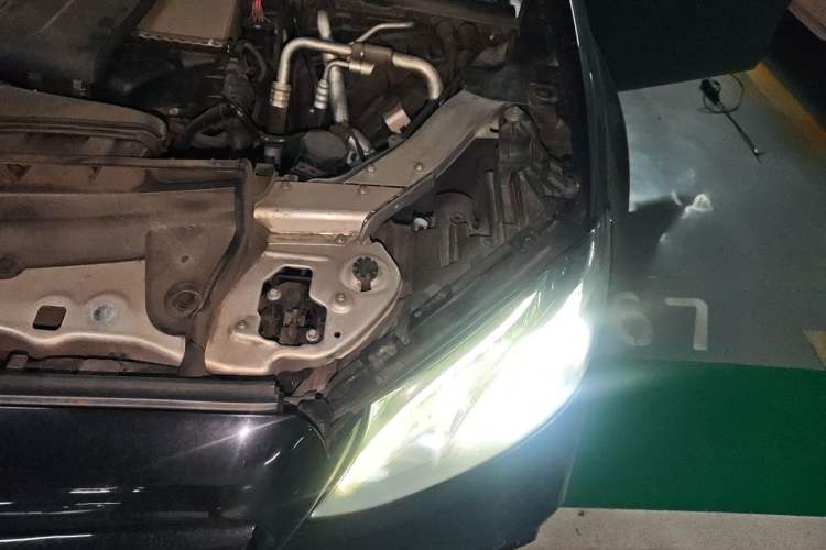 Used Mercedes-Benz E-Class 2017 E 300 Sport Edition Engine Bay Left