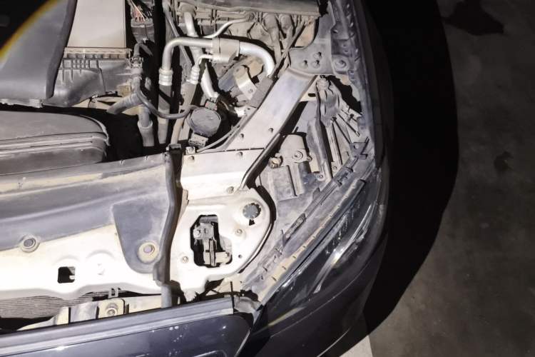Used Mercedes-Benz E-Class 2017 E 300 L Luxury Model Engine Bay Left