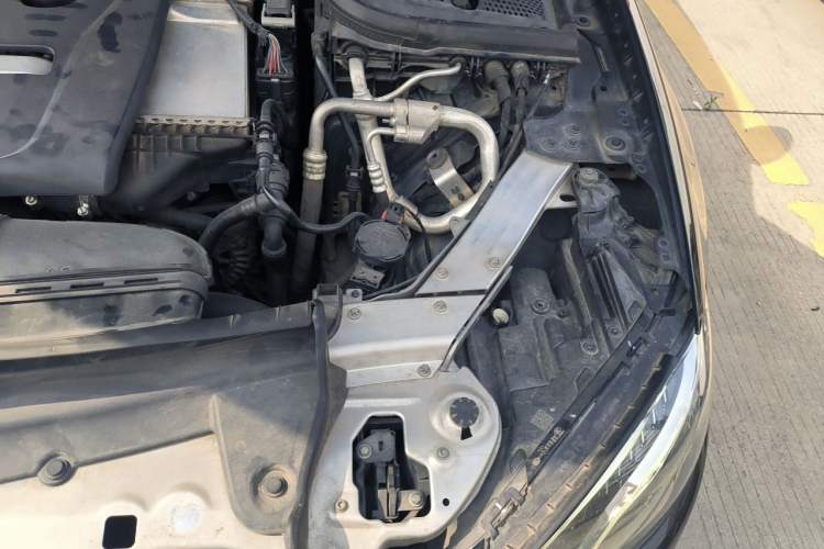 Used Mercedes-Benz E-Class 2017 E 200 L 4MATIC Engine Bay Left