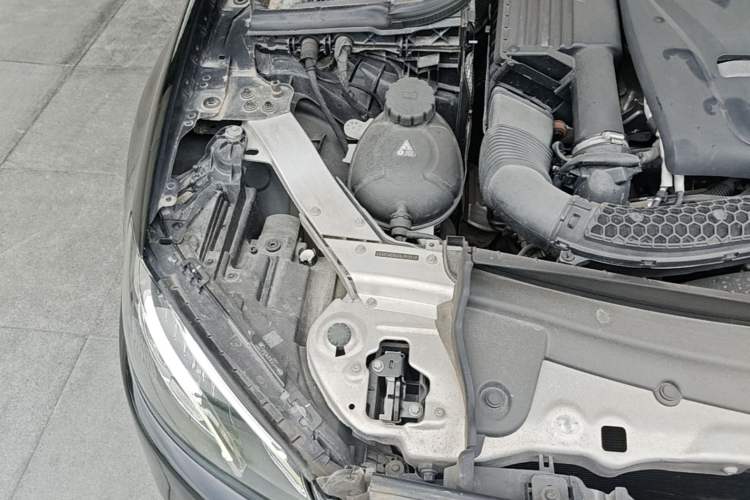 Used Mercedes-Benz E-Class 2017 E 200 L 4MATIC Engine Bay Right