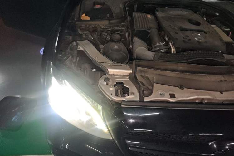 Used Mercedes-Benz E-Class 2017 E 300 Sport Edition Engine Bay Right