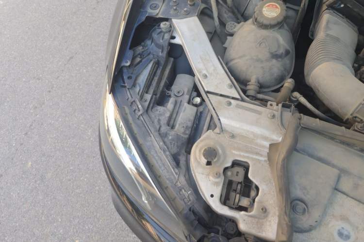 Used Mercedes-Benz E-Class 2017 E 200 Sport Engine Bay Right