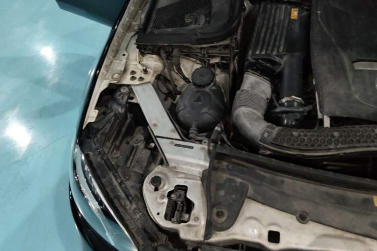 Used Mercedes-Benz E-Class 2017 E 300 L Sporty and Stylish Model Engine Bay Right