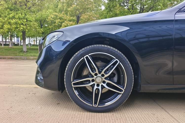 Used Mercedes-Benz E-Class 2017 Facelift E 200 Sport 4MATIC Exterior 10