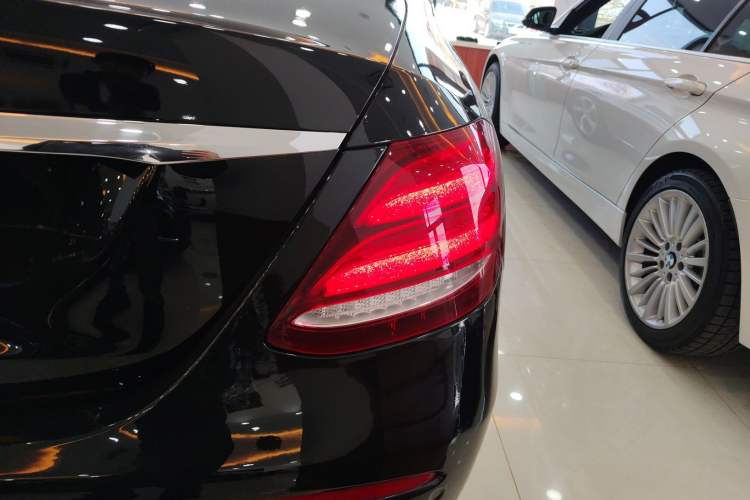 Used Mercedes-Benz E-Class 2017 E 300 L Sport Luxury Edition Exterior 3