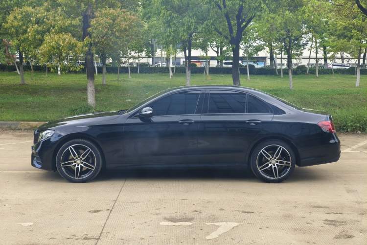 Used Mercedes-Benz E-Class 2017 Facelift E 200 Sport 4MATIC Exterior 3
