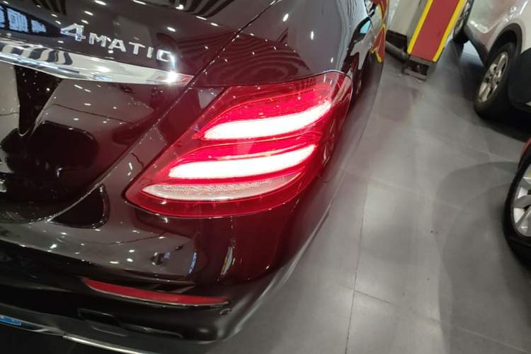 Used Mercedes-Benz E-Class 2017 E 320 L Sport 4MATIC Exterior 3