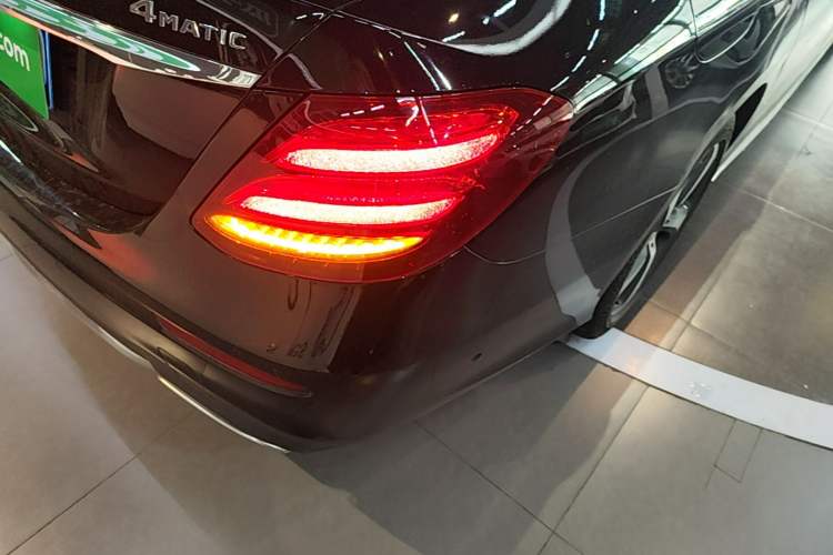 Used Mercedes-Benz E-Class 2017 E 200 L Sport 4MATIC Exterior 3