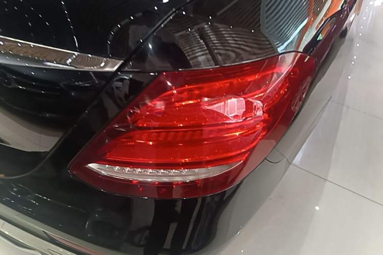 Used Mercedes-Benz E-Class 2017 E 320 L Sport 4MATIC Exterior 3