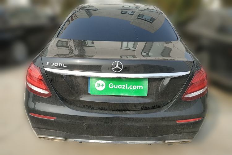 Used Mercedes-Benz E-Class 2017 E 300 L Sporty and Stylish Model Exterior 4