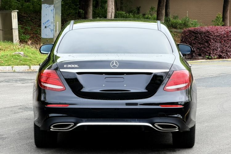 Used Mercedes-Benz E-Class 2017 E 300 L Sport Luxury Edition Exterior 4