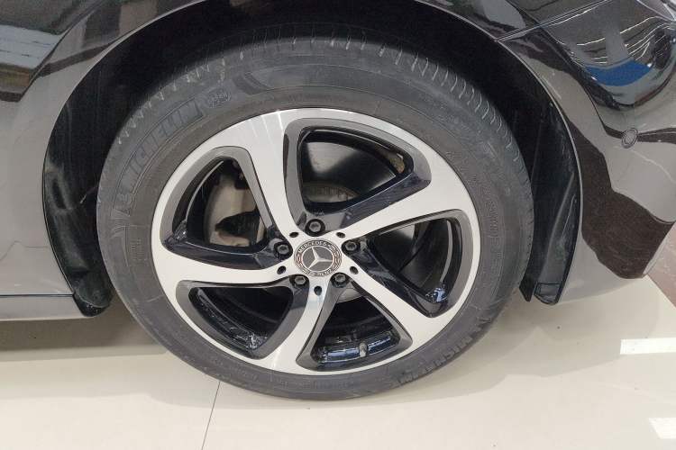 Used Mercedes-Benz E-Class 2017 E 200 Sport Exterior 4