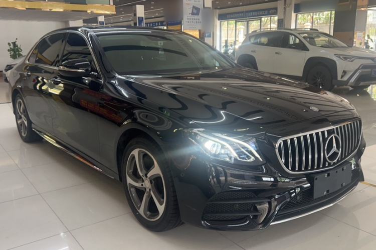 Used Mercedes-Benz E-Class 2017 E 300 L Sporty and Stylish Model Exterior 4