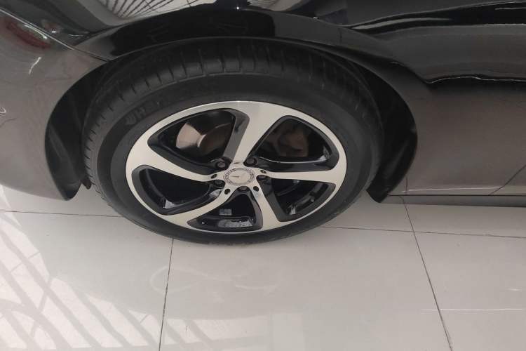 Used Mercedes-Benz E-Class 2017 E 200 Sport Exterior 4
