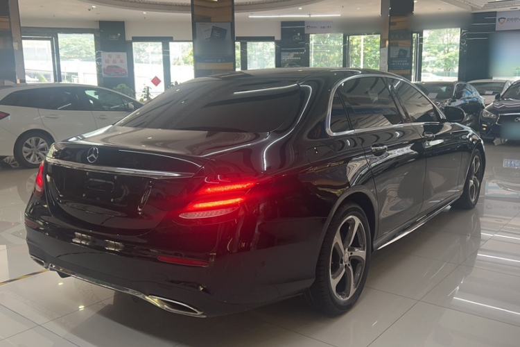 Used Mercedes-Benz E-Class 2017 E 300 L Sporty and Stylish Model Exterior 5