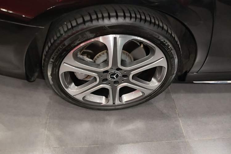 Used Mercedes-Benz E-Class 2017 E 320 L Sport 4MATIC Exterior 5