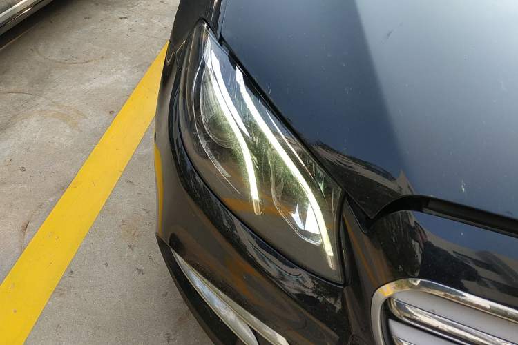 Used Mercedes-Benz E-Class 2017 E 300 L Sporty and Stylish Model Exterior 6