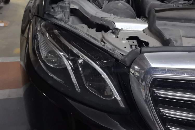 Used Mercedes-Benz E-Class 2017 E 300 L Luxury Model Exterior 6