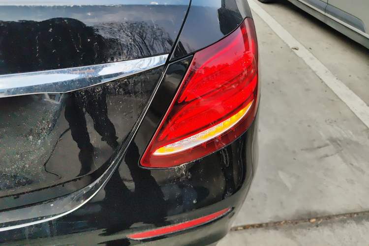 Used Mercedes-Benz E-Class 2017 E 300 L Sporty and Stylish Model Exterior 6