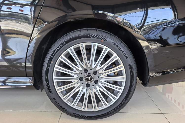 Used Mercedes-Benz E-Class 2017 E 300 L Sport Luxury Edition Exterior 7