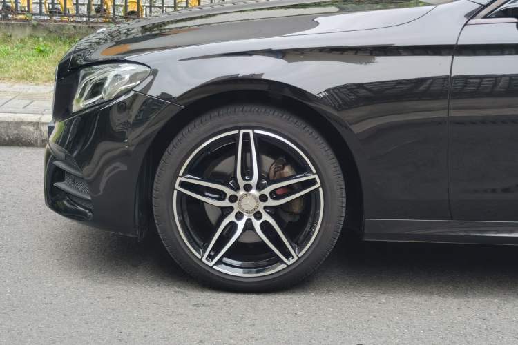 Used Mercedes-Benz E-Class 2017 E 200 Sport 4MATIC Exterior 7