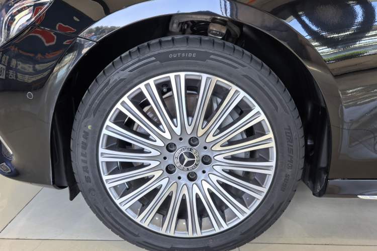 Used Mercedes-Benz E-Class 2017 E 300 L Sport Luxury Edition Exterior 8