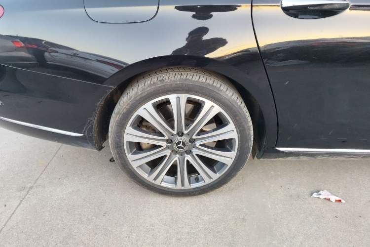 Used Mercedes-Benz E-Class 2017 E 320 L 4MATIC Exterior 8