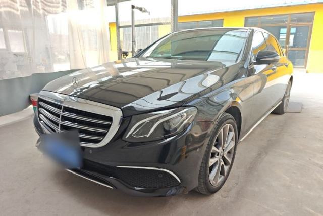 Ojetý Mercedes-Benz E-Class 2017 E 300 L Luxury Model