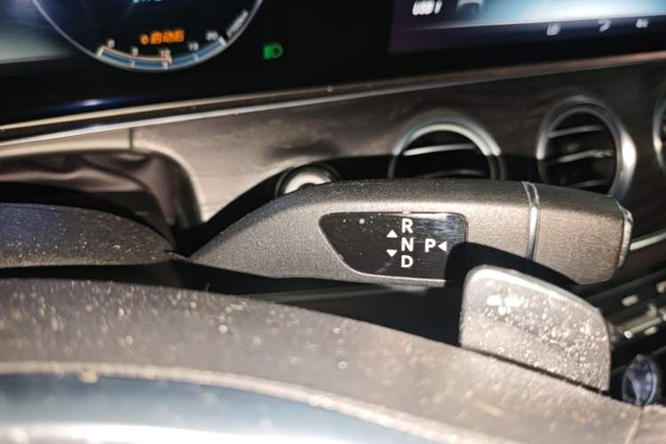 Used Mercedes-Benz E-Class 2017 E 300 L Sporty and Stylish Model Gear Lever