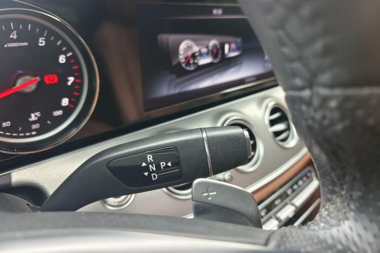 Used Mercedes-Benz E-Class 2017 Facelift E 200 Sport 4MATIC Gear Lever