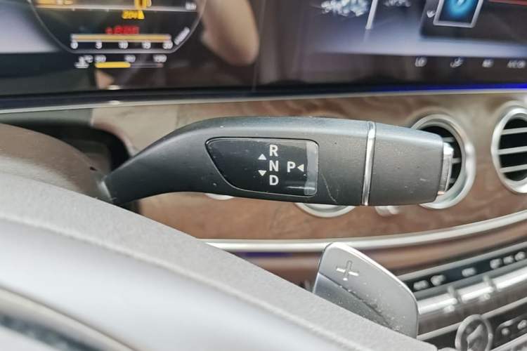 Used Mercedes-Benz E-Class 2017 E 200 L 4MATIC Gear Lever
