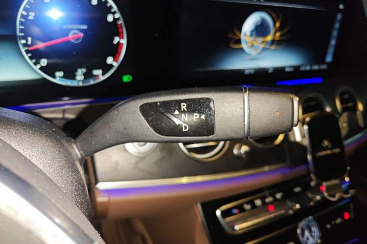 Used Mercedes-Benz E-Class 2017 E 300 L Sporty and Stylish Model Gear Lever