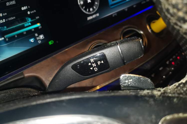 Used Mercedes-Benz E-Class 2017 E 200 L 4MATIC Gear Lever