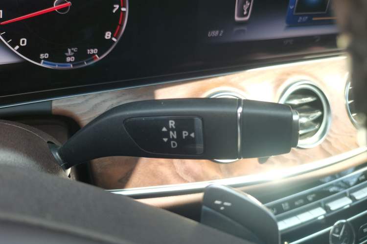 Used Mercedes-Benz E-Class 2017 E 200 L 4MATIC Gear Lever