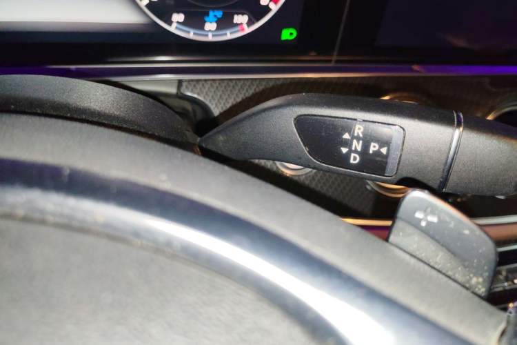Used Mercedes-Benz E-Class 2017 E 300 L Sport Luxury Edition Gear Lever