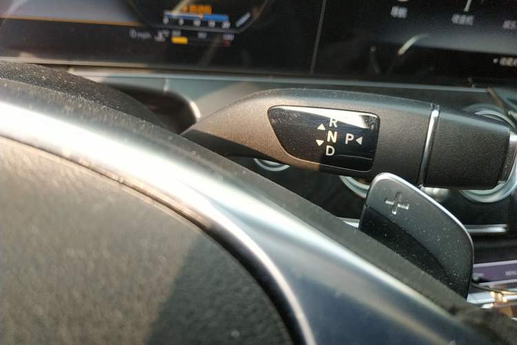 Used Mercedes-Benz E-Class 2017 E 300 L Sporty and Stylish Model Gear Lever