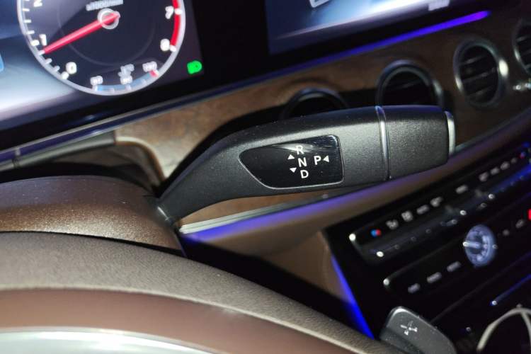Used Mercedes-Benz E-Class 2017 E 300 L Sporty and Stylish Model Gear Lever
