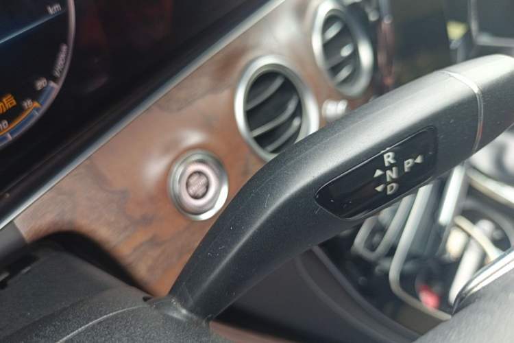 Used Mercedes-Benz E-Class 2017 E 320 L 4MATIC Gear Lever