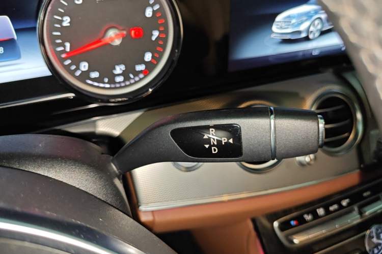 Used Mercedes-Benz E-Class 2017 E 200 Sport 4MATIC Gear Lever