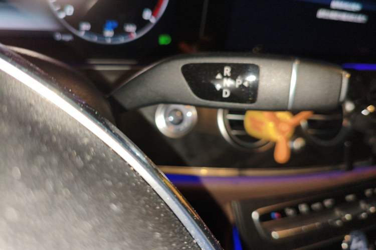 Used Mercedes-Benz E-Class 2017 E 300 L Sport Luxury Edition Gear Lever