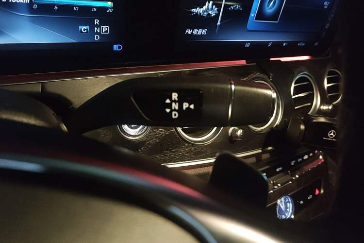 Used Mercedes-Benz E-Class 2017 E 200 Sport 4MATIC Gear Lever