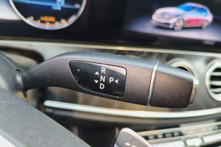 Used Mercedes-Benz E-Class 2017 E 200 L 4MATIC Gear Lever