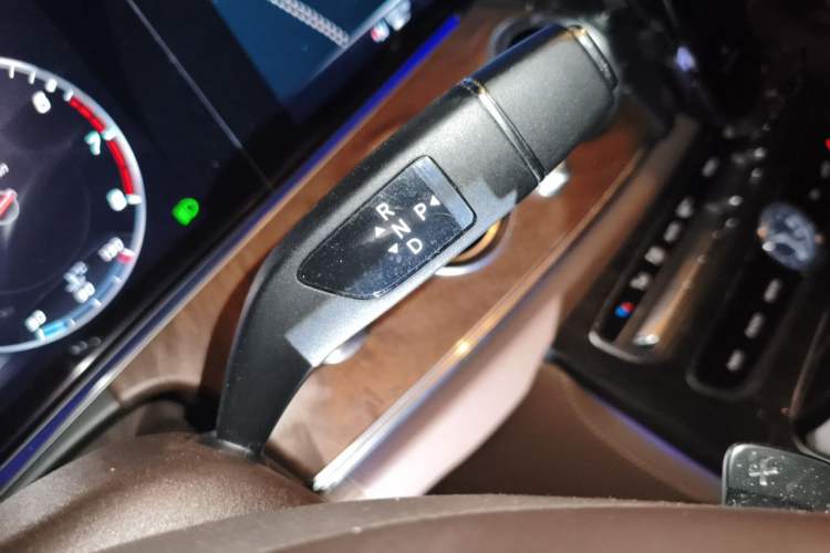 Used Mercedes-Benz E-Class 2017 E 300 L Luxury Model Gear Lever