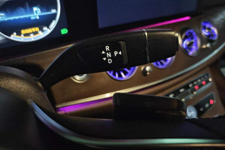 Used Mercedes-Benz E-Class 2017 E 300 L Luxury Model Gear Lever