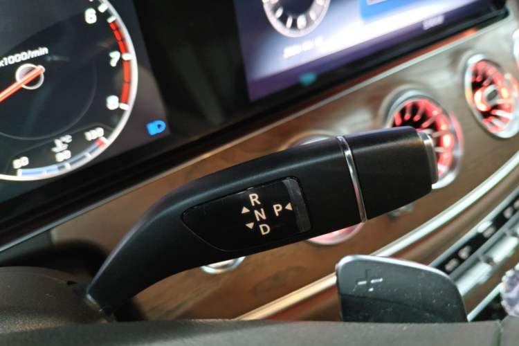 Used Mercedes-Benz E-Class 2017 E 320 L 4MATIC Gear Lever