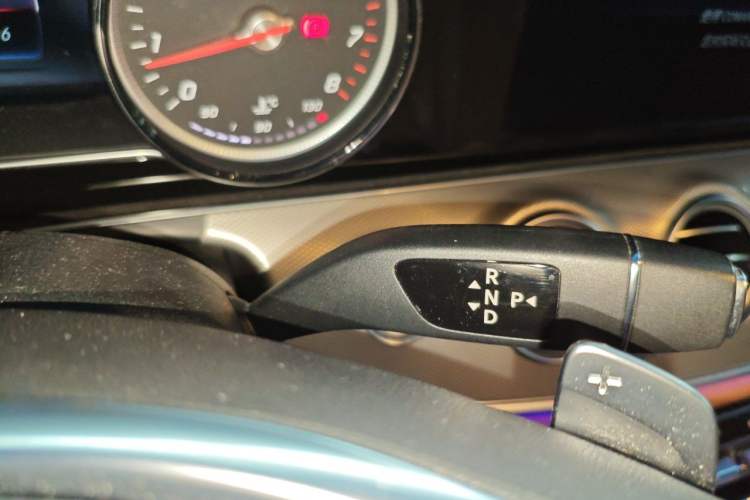 Used Mercedes-Benz E-Class 2017 Restyled E 300 Sport Edition Gear Lever